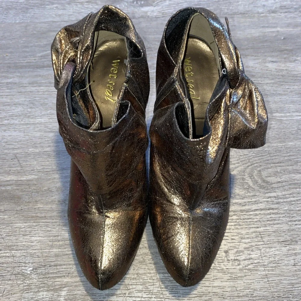 VINTAGE Y2K WET SEAL‎ METALLIC GOLD BOW HEEL SLIP-ON ANKLE BOOTIES SIZE 7.5